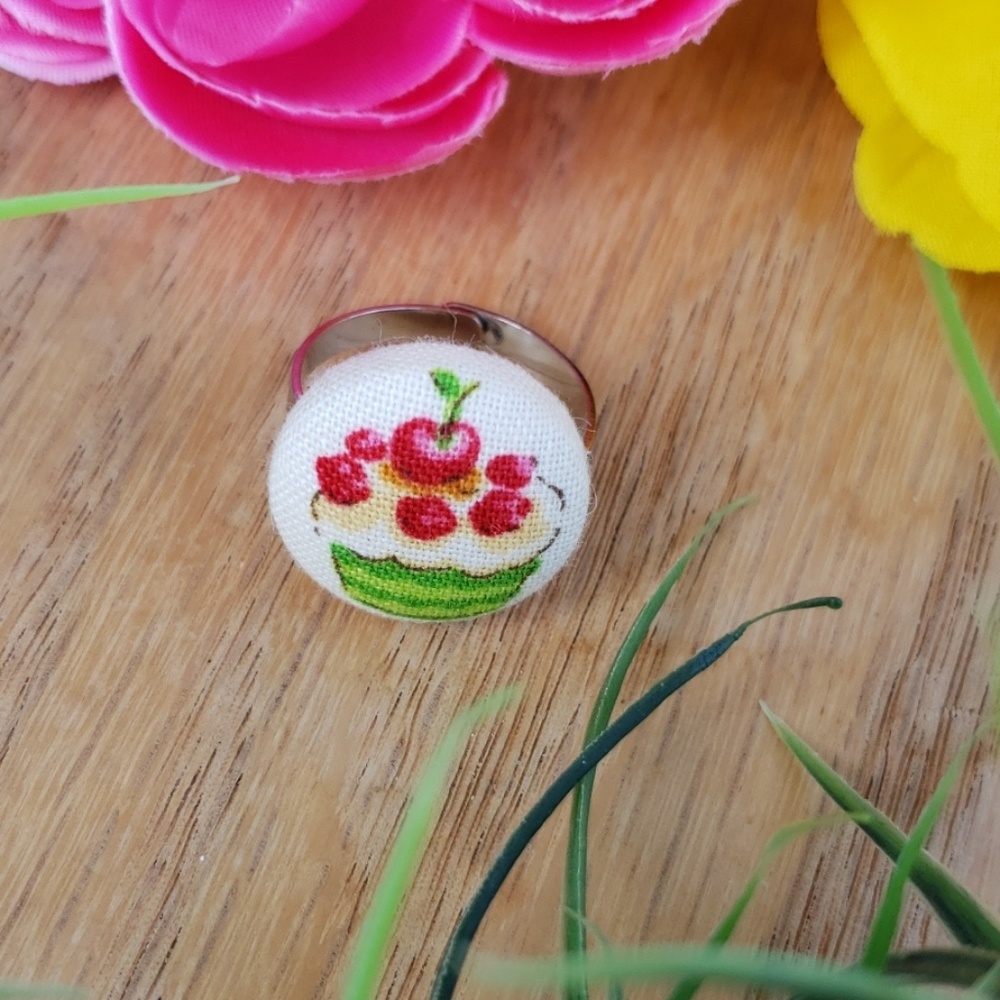 🌞{ 5 for $10} or {10 for $20}Adjustable cupcake ring